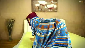 Tarian Bergoyang Seksi Dengan Hijab Yang Menggoda