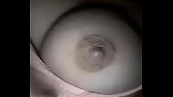 Gadis Desa Memamerkan Payudara Panasnya Yang Menggoda