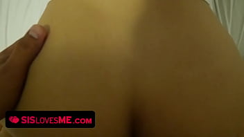 Cewek Seksi Ini Rela Ngesot Sama Abang Tirinya Demi Uang