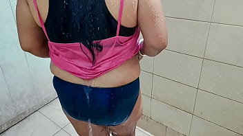 Mandi Telanjang Desi Bhabi Baru Nikmat Yang Liar Dan Menggoda
