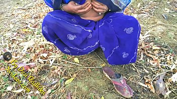 Gadis Desa India Berbulu Lebat, Beraksi Mesra Di Alam Terbuka Bersama Desi Radhika