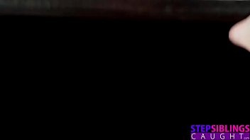 Kejutan Ultah Kakak – Adik Tiriku Dan Sahabatnya Ngentot Bareng Denganku! Musim 11 Episode 1