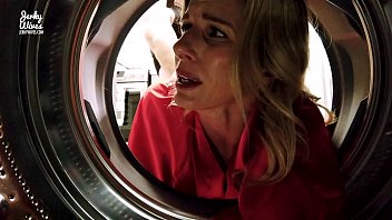 Menyetubuhi Ibu Tiri Yang Tersangkut Di Mesin Cuci Dari Belakang – Cory Chase