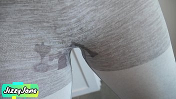 Kakak Tiriku Yang Seksi Dan Bergairah Membuatku Meleleh Di Dalam Celana Dalamnya Lalu Memakainya Kembali