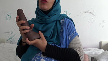 Istri Arab Aljazair Yang Panas Dan Nakal, Tinggal Di Prancis Dan Doyan Dikuntit