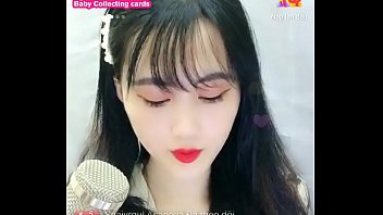 Gadis Asia Seksi Menggoda Di Live Streaming Uplive