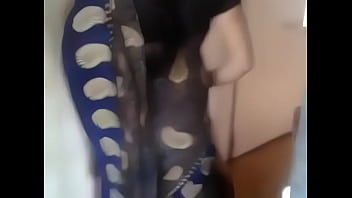 Tante India Desi Kannada Dengan Pusar Dan Pinggul Seksi Yang Menggoda