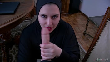 Kesepakatan Abad Ini Ditutup Dengan Ngocok Sampai Puas Dari Cewek Arab Berhijab