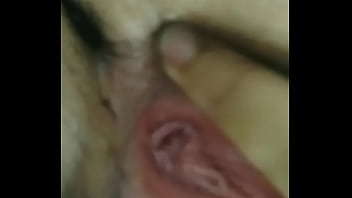 Tawanan China Memamerkan Memek Perawan Yang Menggoda