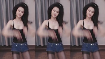 Cô Nàng Trung Quốc Uốn éo Quyến Rũ Trên Boong Tàu