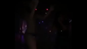 Menggoda Dan Memikat