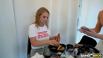 Ibu Rachael Cavalli Menggoda Di Balik Layar, Siap Membuatmu Tak Kuasa Menahan Nafsu