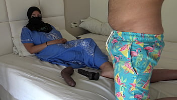 Suami Inggris Mengajak Para Pria Untuk Memuaskan Nafsu Istrinya Yang Seksi Dari Mesir