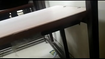 Gadis India Yang Menggoda Dengan Lekuk Tubuh Mempesona