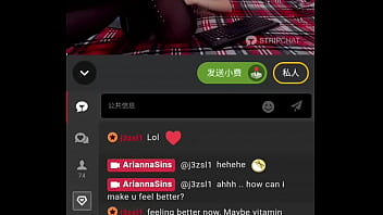 Rambut Pirang Dan Stoking Hitam Di Paha, Siaran Langsung Yang Bikin Panas