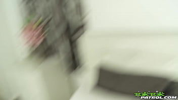 Gadis Thailand Tuktuk Patrol Menggila, Mulutnya Basah Dan Liarnya Menggoda Seperti Bulldog Menggila Di Atas Kontol