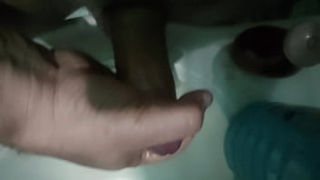 Bergairah Di Wastafel, Erangan Dan Rintihan Menanti Kepuasan Dari Serigala Nakal