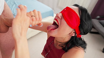 Ibu Tiri Yang Mesum Menginginkan Oral Untuk Kekasihnya, Tapi Malah Menghisap Anak Tirinya