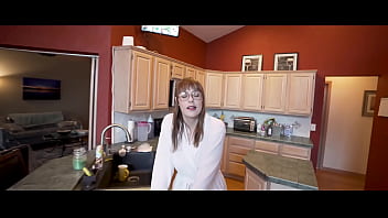 Menggairahkan Istri Tiri Yang Lebih Tua, Rebecca Vanguard, Dengan Hasrat Tak Tertahankan