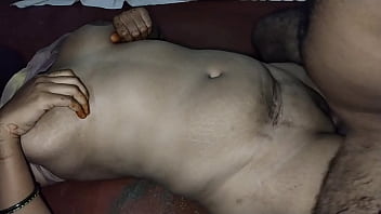 Pasangan Desi Beraksi Dengan Posisi Duduk Yang Menggoda