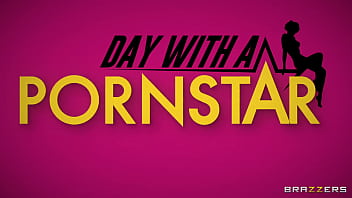 Gadis Mewah Gila Beresin Rumah, Tapi Lebih Gila Lagi Di Ranjang!