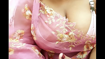 Gadis India Montok Dengan Tubuh Seksi Dan Menggoda