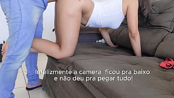 Istri Seksi Menangkupkan Pantatnya Dan Bercinta Dengan Suami Di Ruang Tamu Apartemen Mertua, Menerima Banyak Cairan Di Vaginanya