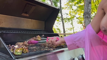 Ibu Tiri Dientot Sambil Masak Di Luar Rumah