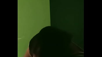 Tante Desi Mengisap Batangku Bagian 1