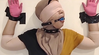 Perempuan Berjilbab Yang Terikat Dalam Nafsu