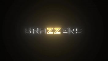 Minyak Mengalir Deras Di Tubuh Christina Savoy, Tonton Adegan Panasnya Di Brazzers