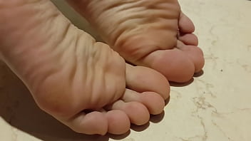 Kaki Mulus Tionghoa Yang Menggoda