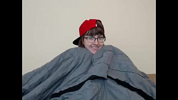 Helena73 Menggoda Kamera Dengan Jari-jari Nakal Di Siaran Langsung