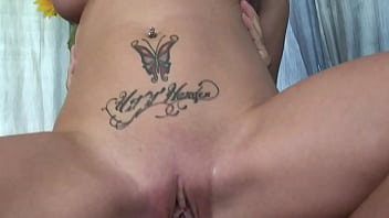 Ibu Berpayudara Besar Ditiduri Batang Raksasa