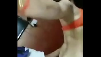 Gadis Desi Menunggu Dari Belakang