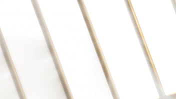 Suara Serak Rusia Di Ranjang Hitam Kedua