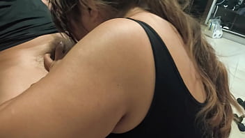 Madre Soltera Caliente, Ansiosa Por Chupar Verga Y Vaciar Toda La Leche