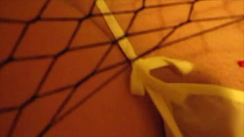 Gadis Irani Yang Menggoda Dengan Angka Enam