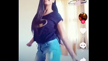 Tarian Panas Gadis Desi Menggoda Imajinasi