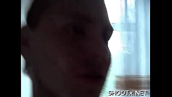 Tanya Meliuk Dengan Sensual, Siap Untuk Aksi Panas Di Ranjang