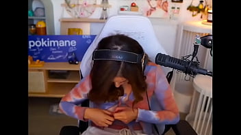 Kamera Live: Puting Susu Telanjang Terlihat