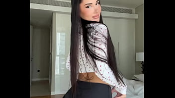 Gadis Arab Seksi Menggoda Dengan Gerakan Tarian Yang Membara