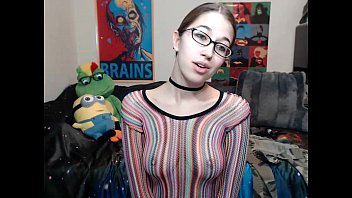 Alexxxcoal Remasang Remaja Memamerkan Payudara Ranum Di Webcam Live