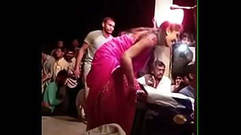 Tarian Goyang India Yang Menggoda