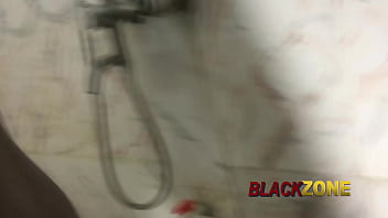 Hampir Tertangkap Basah: Ayah Tiriku Nyaris Melihat Aku Dan Ibu Tiriku Di Kamar Mandi