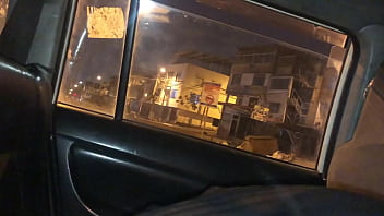 Madre Soltera Me La Chupa En Un Taxi Mientras Recorremos Las Ardientes Calles De Lima.