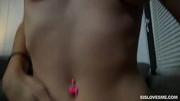 Kakak Tiri Cece Capella Dengan Payudara Besar Alami Yang Menggoda