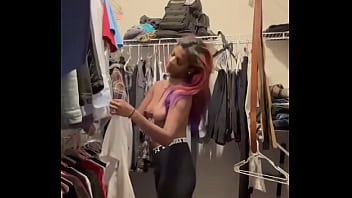 Rekaman Tersembunyi Desi Berganti Pakaian