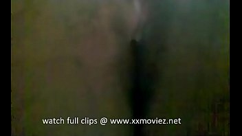 Tante Desi Membuka Payudara Dan Memamerkan Memeknya Sambil Ngentot