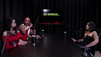 Morena Sensual Fica De Quatro Sobre A Mesa Exibindo A Bunda, Depois De Confessar Que Transou Perto Da Mãe E Revelar Em Quem Ela Senta – Jordanna Gomes (japa Joh) (assista Em: Sheer/red)